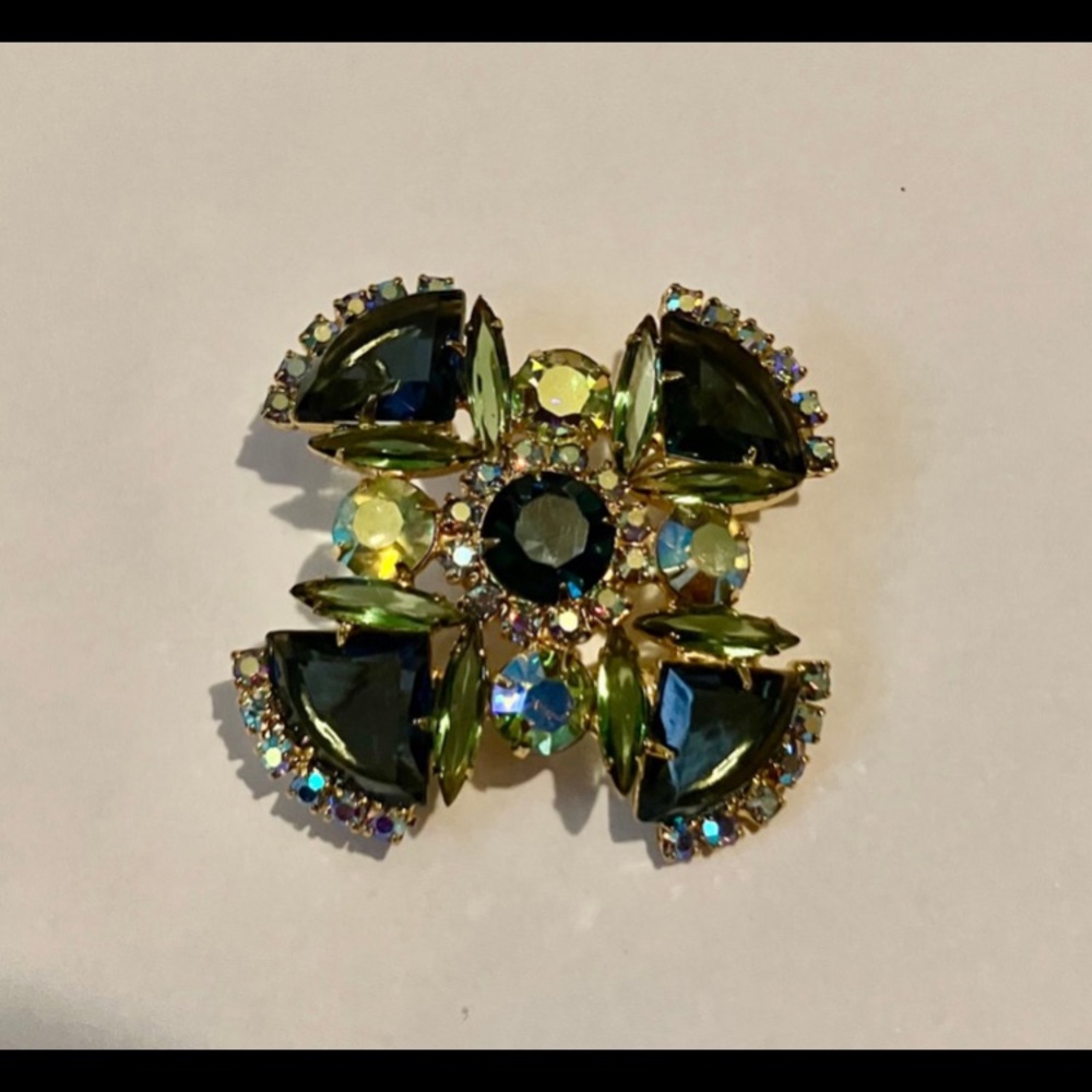 Elegant Gold and Green Brooch  unsigned Juliana brooch